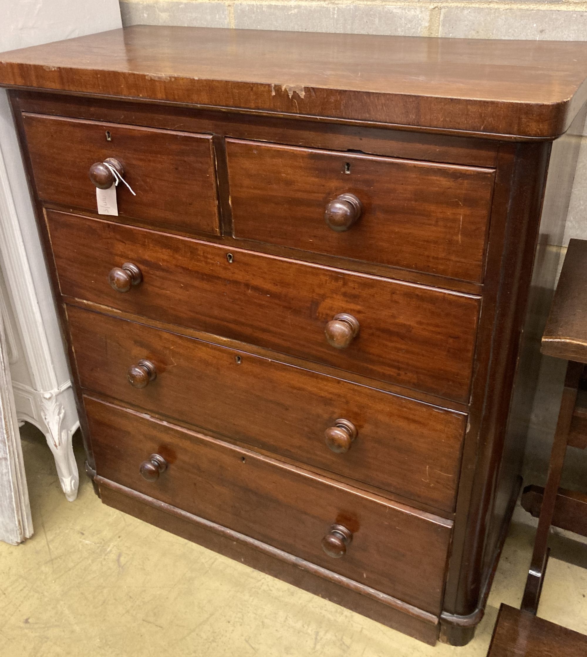 A Victorian mahogany chest of drawers, width 102cm, depth 46cm, height 108cm